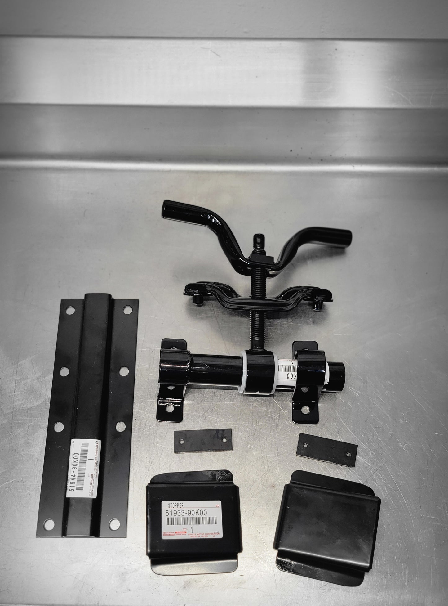 70 Series Pickup Bed-Mounted Spare Tire Carrier Kit